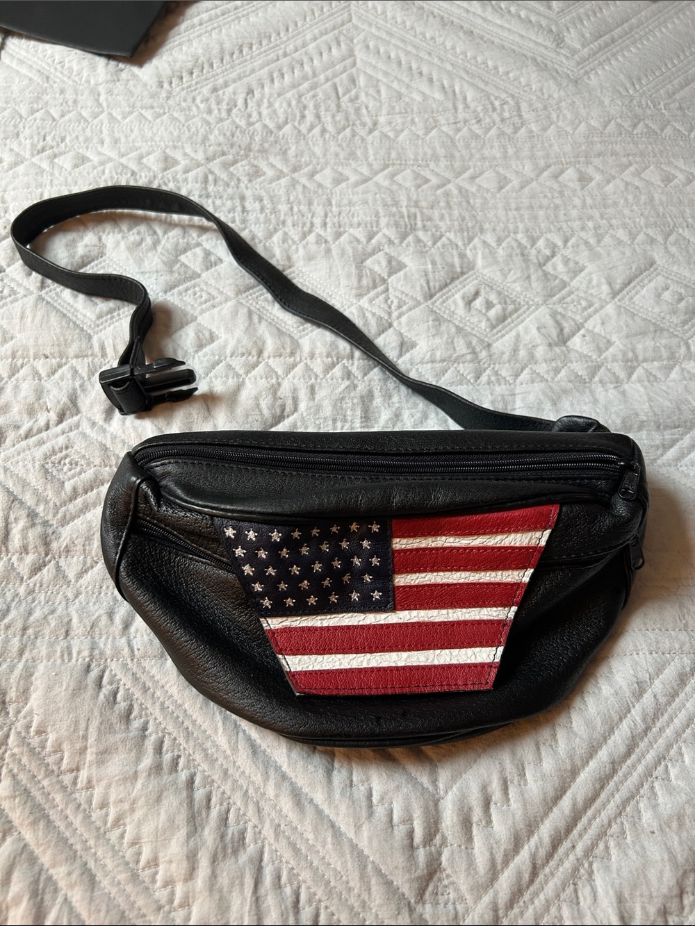 NWT Wilsons Black Leather Travel Waist Fanny Pack Bag American Flag 2 Zip Pkts